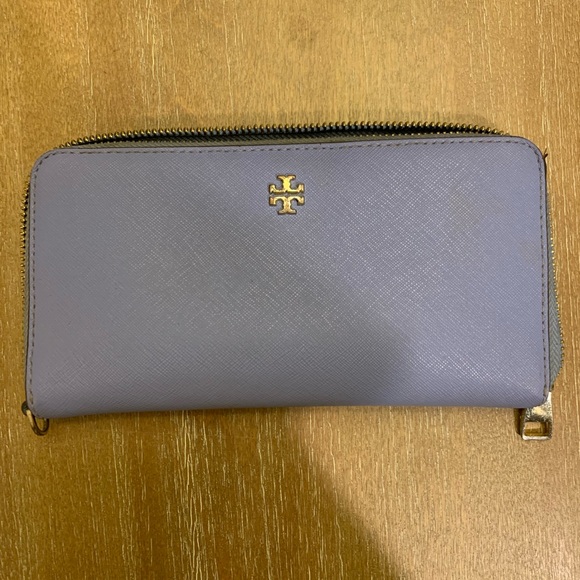Tory Burch Handbags - Tory Burch Robinson Zip Continental Wallet